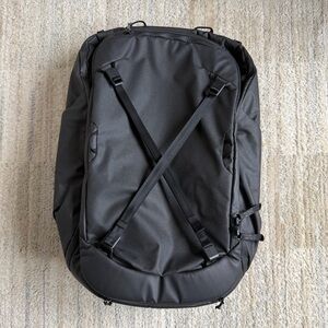 Peak Design Travel Backpack 45L in Black